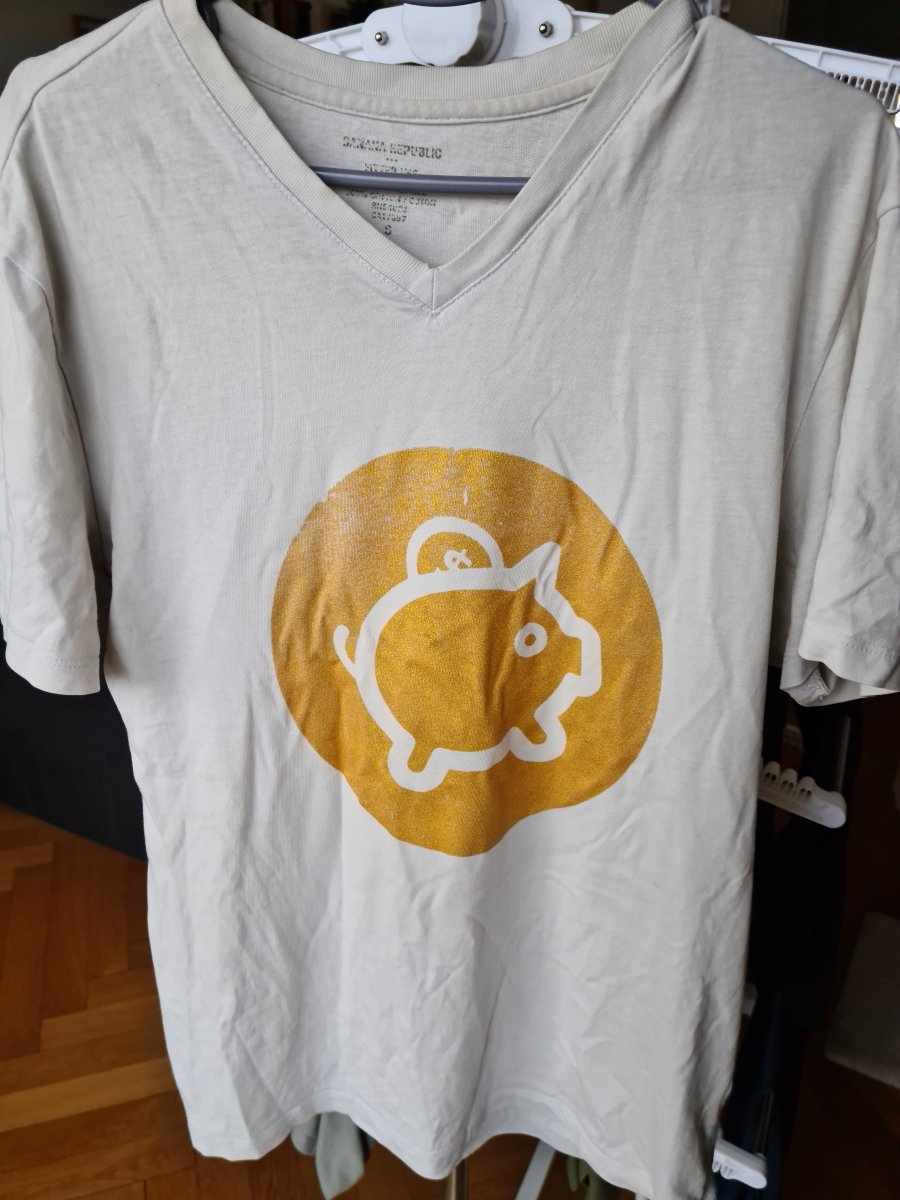 tee shirt blanc avec logo Kresus doré